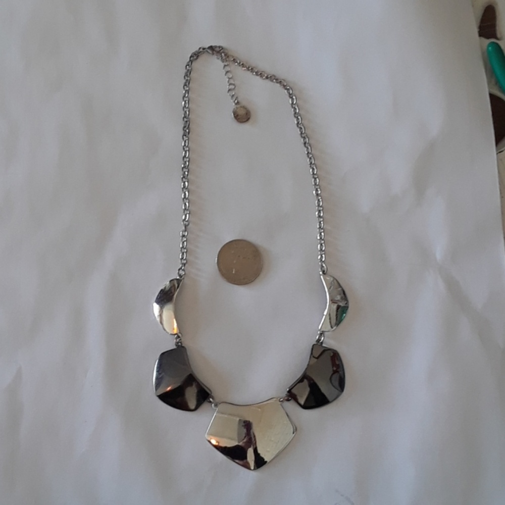 Vtg Liz Clairborne hammered silver tone necklace